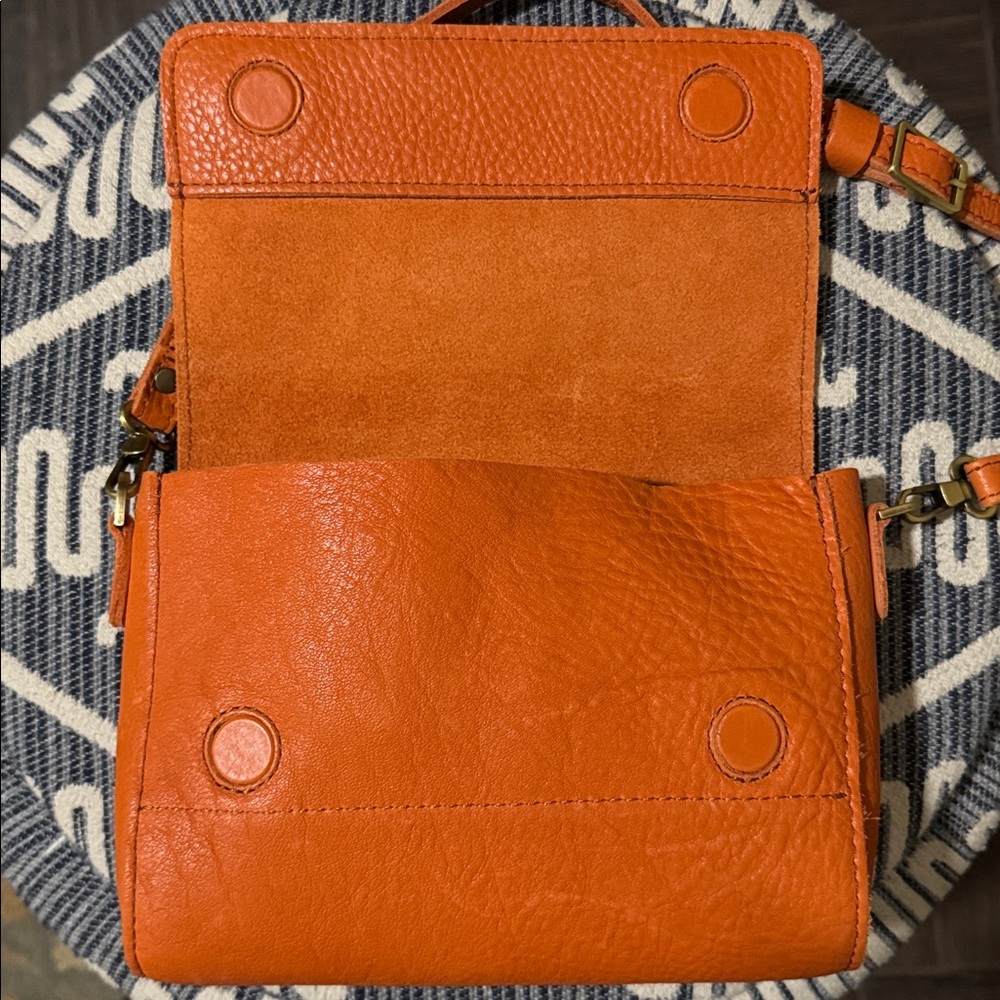 NWT Portland Leather Orange Crossbody Bag Metro - Large FREE Leather Tassel - Picture 4 of 12